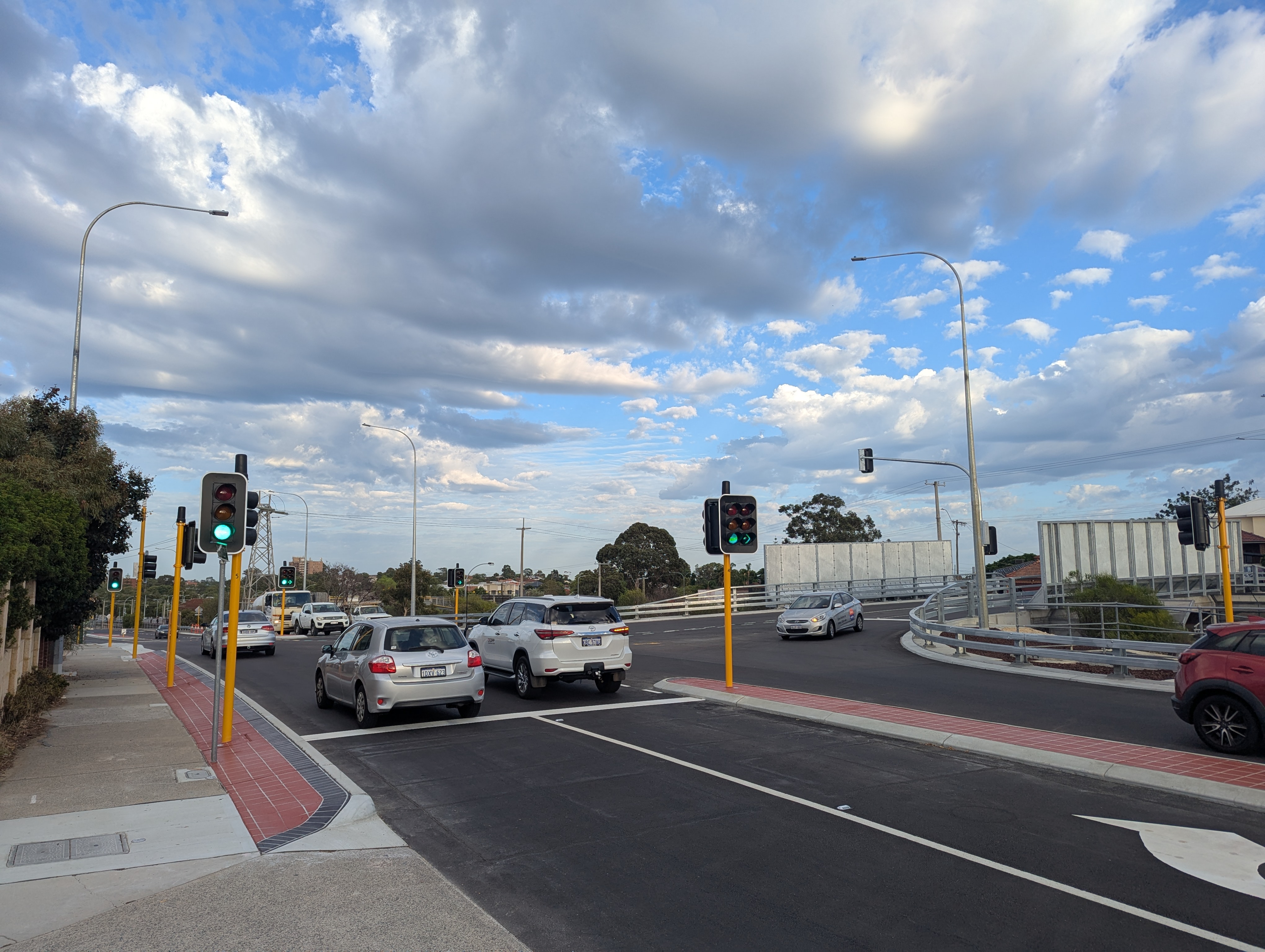 Hotham Bridge, Maylands photo with live traffic