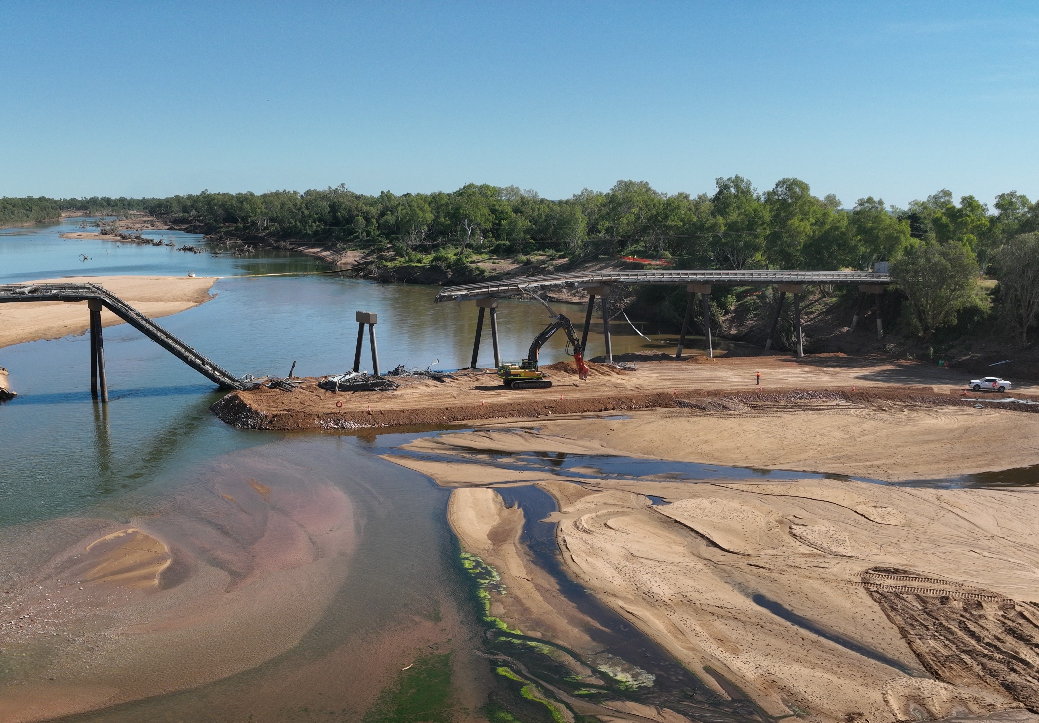 New Fitzroy River bridge, construction in progress