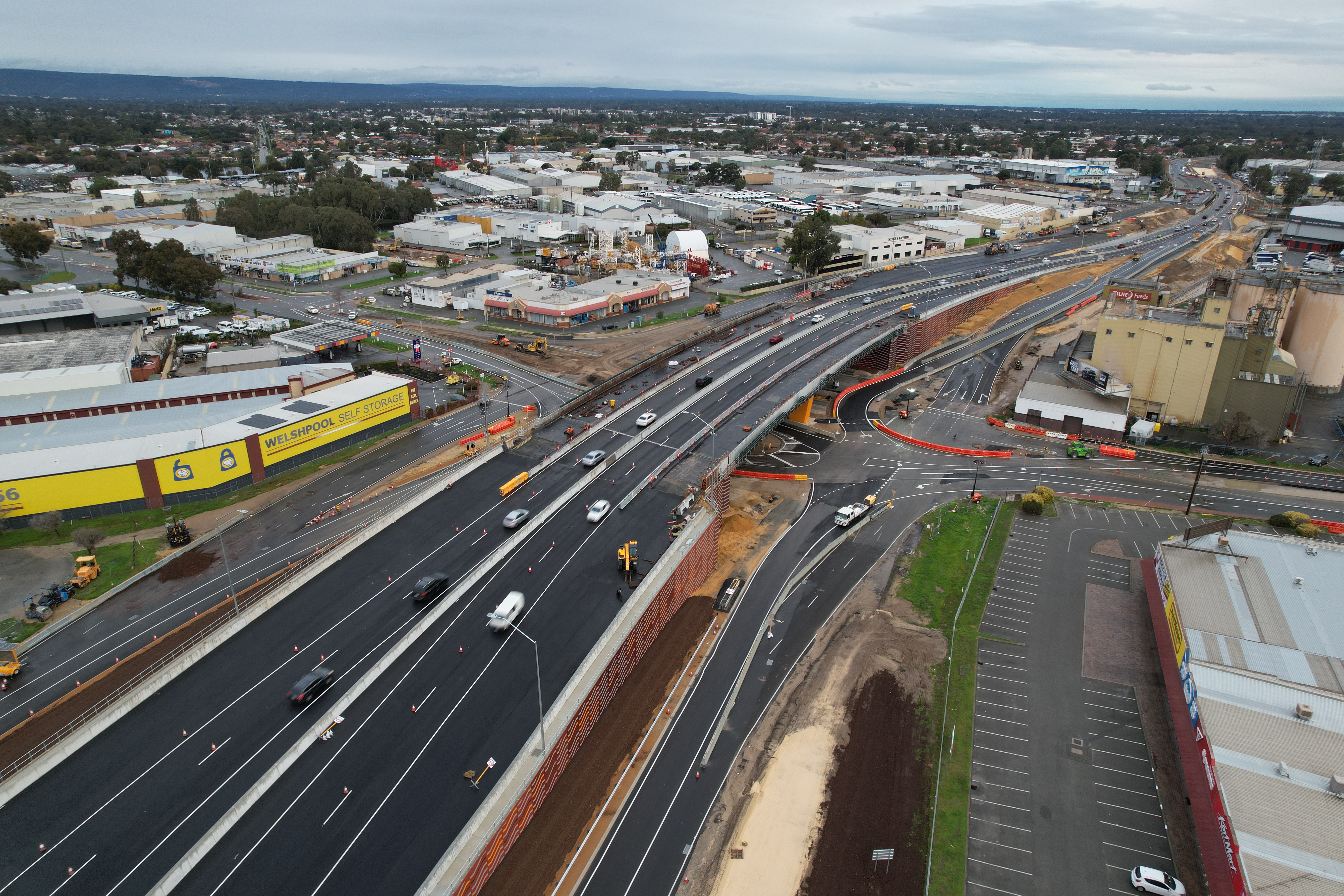 New bridge open at Leach Highway and Welshpool Road