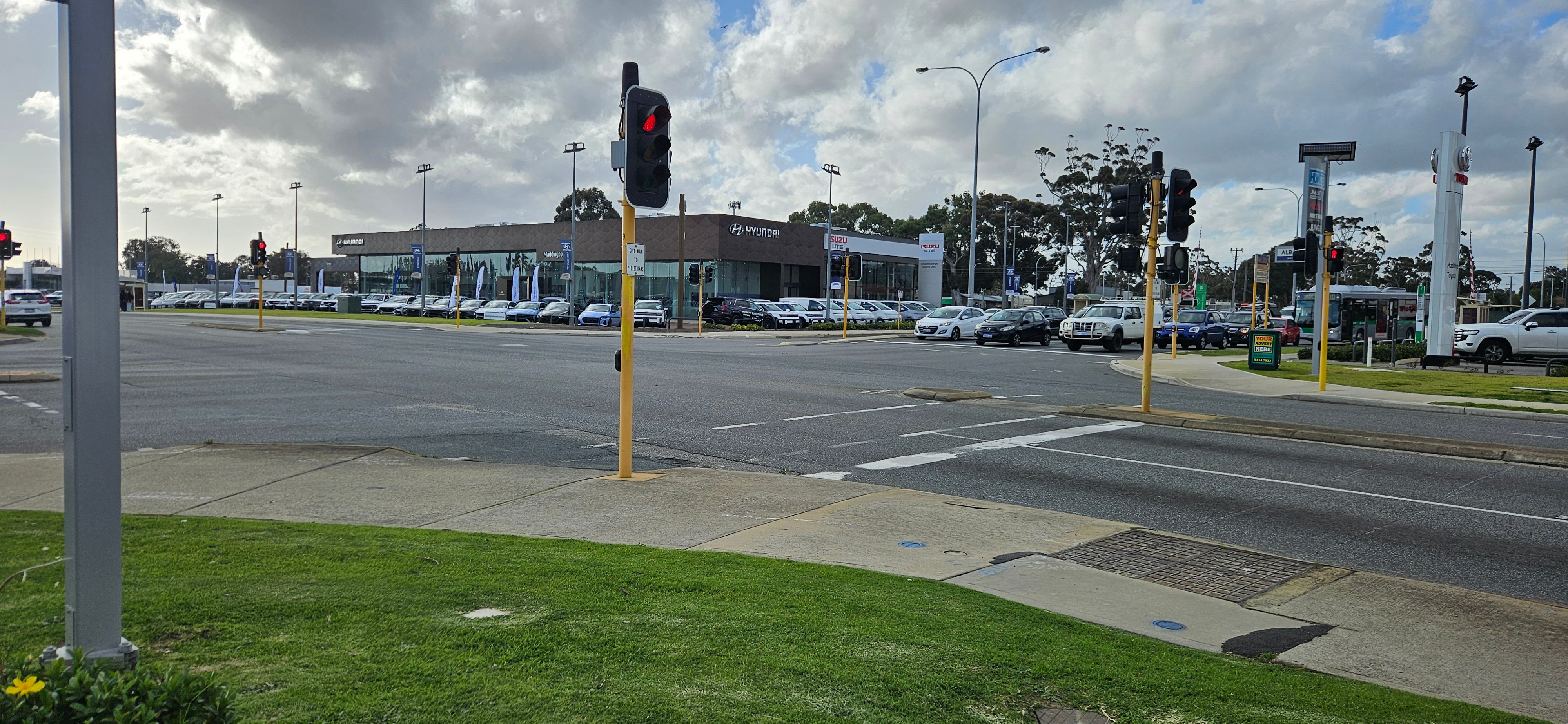 Albany Highway, Olga Road and Kelvin Road intersection image