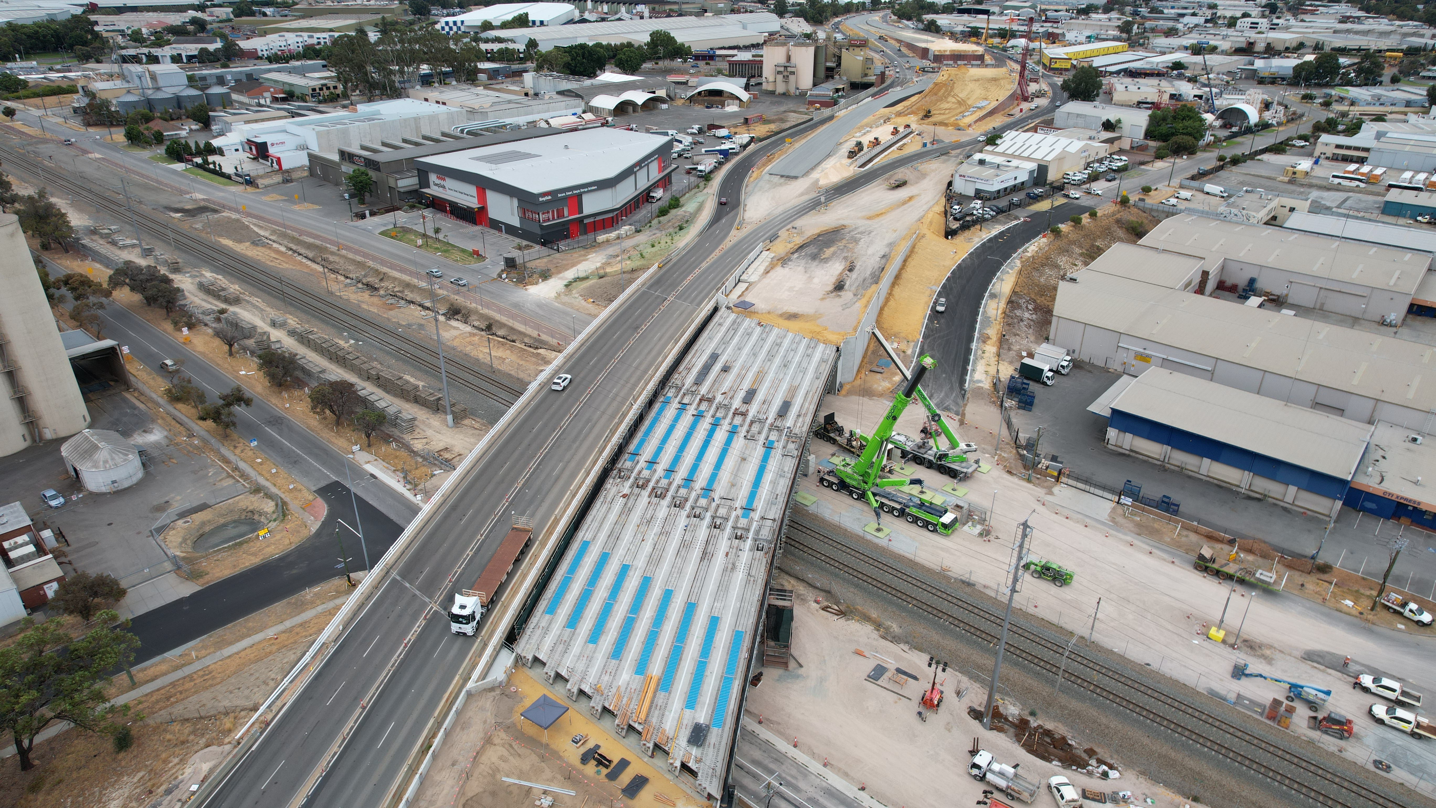 Rail Bridge construction on Leach Highway and Welshpool Road