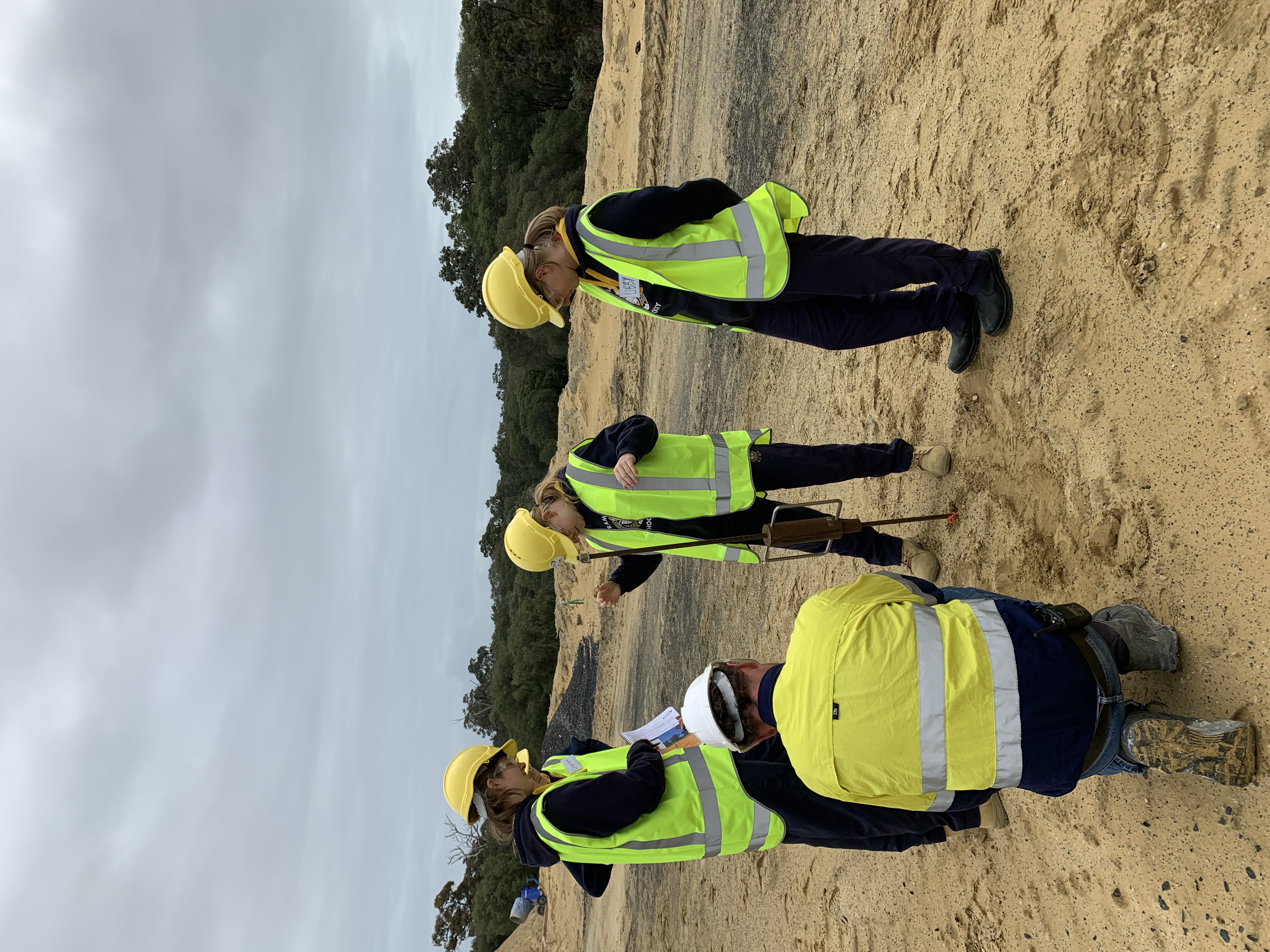 BORR 161023 Students getting their hands dirty.JPG