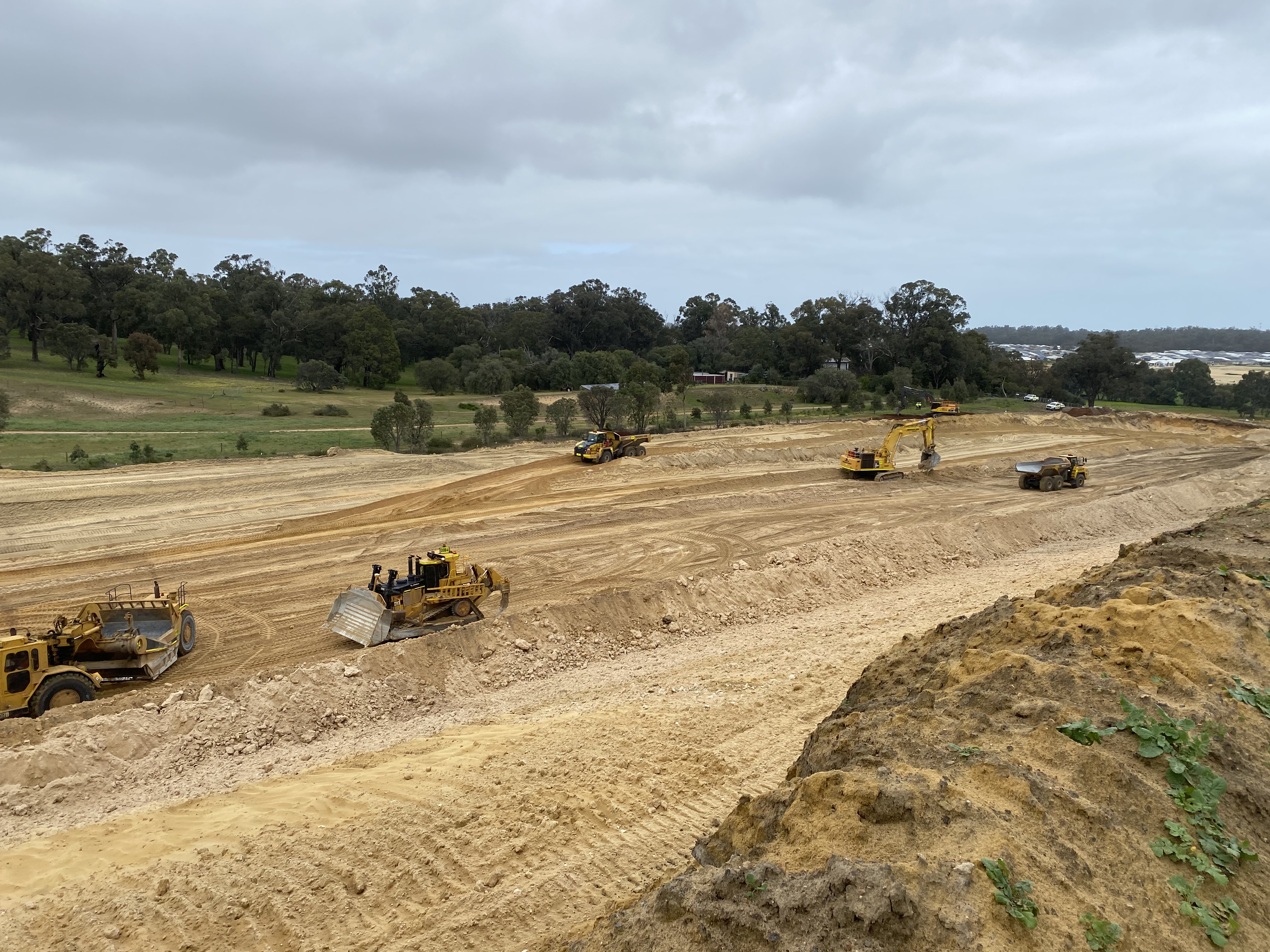 BORR 271123 - Lillydale Cut excavators in action