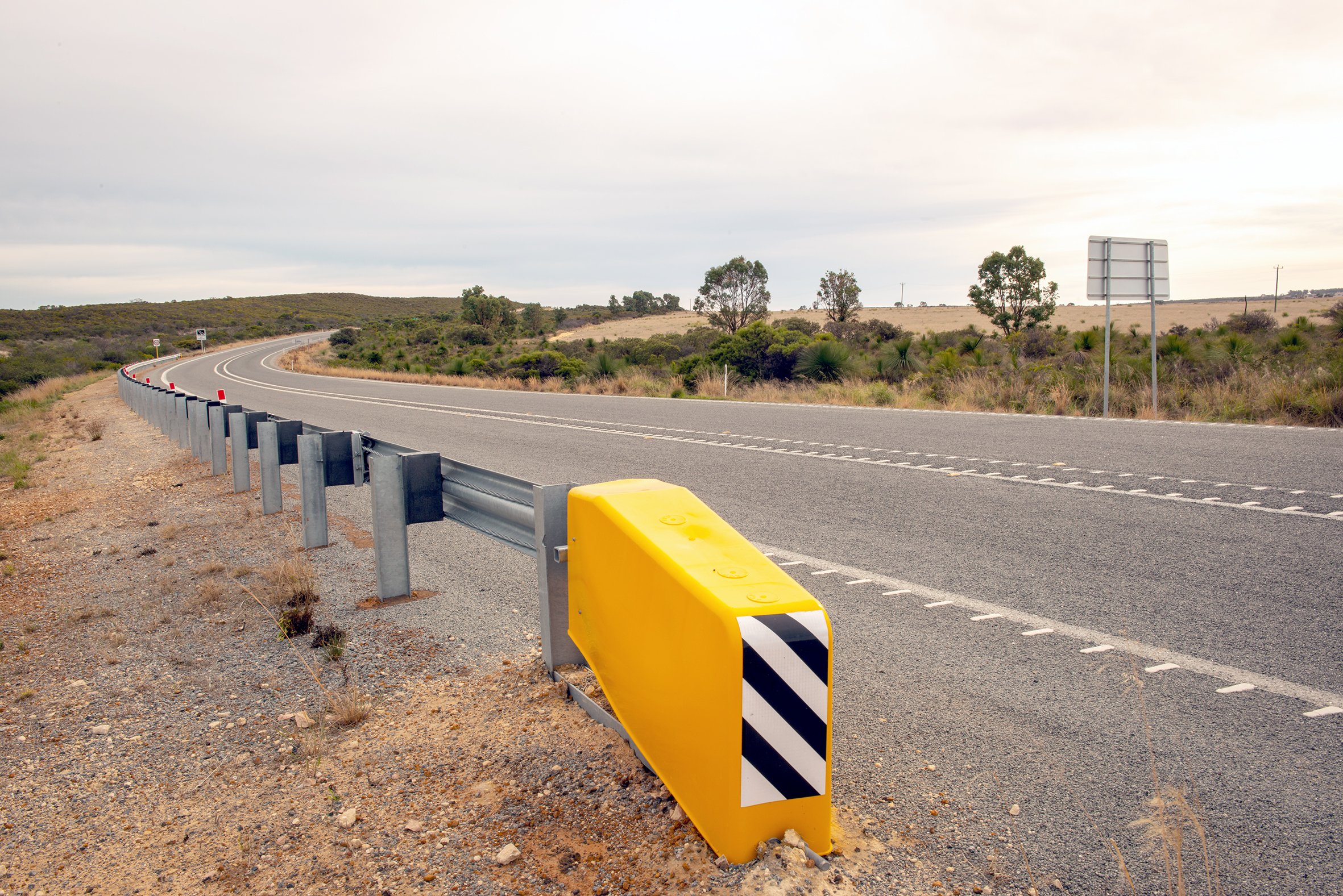 Freeway Safety Roe Highway safety barriers | Main Roads Western Australia