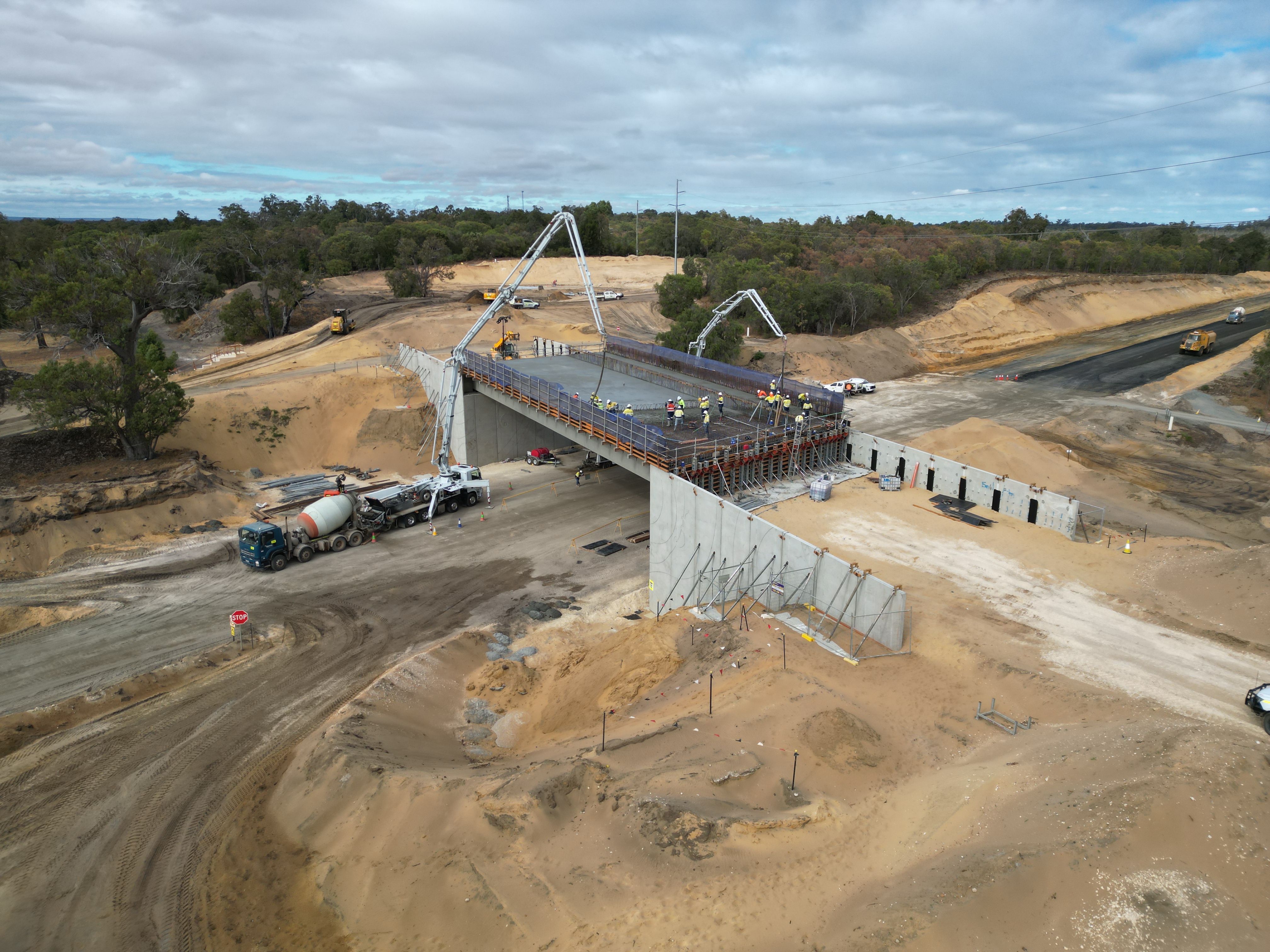 BORR 170424 - Yalinda Drive Bridge deck pour