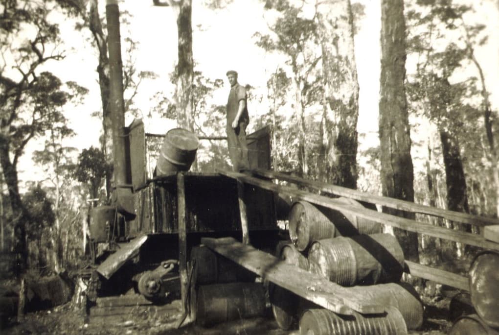 Loading a kettle with bitumen