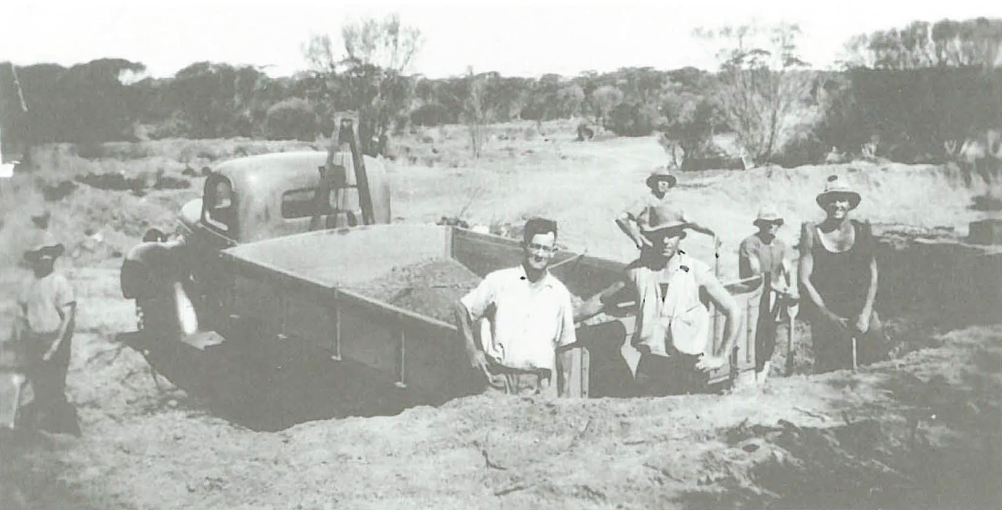 Hand loading a gravel pit near Burracoppin